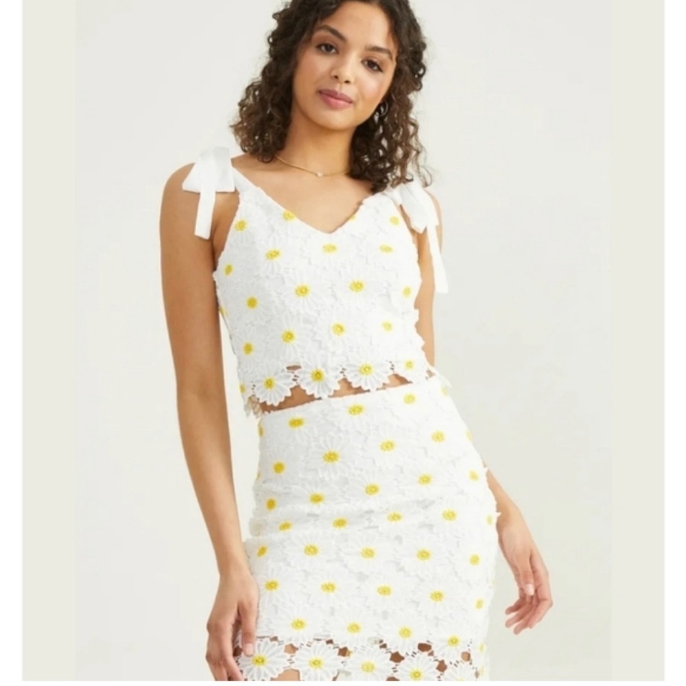 Altar'd State Daisy Lace Set Top M/Skirt S White Yellow Floral 2-Piece